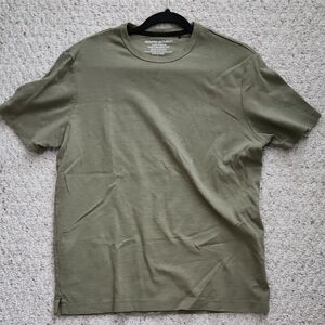 Banana Republic Men's Short Sleeve Olive Tee